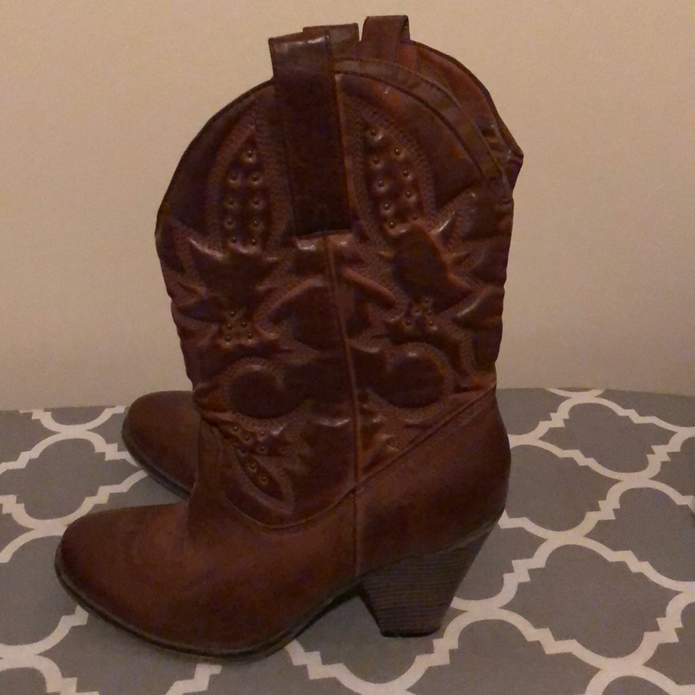 Heeled cowboy boots